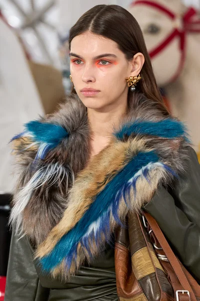 Look 97